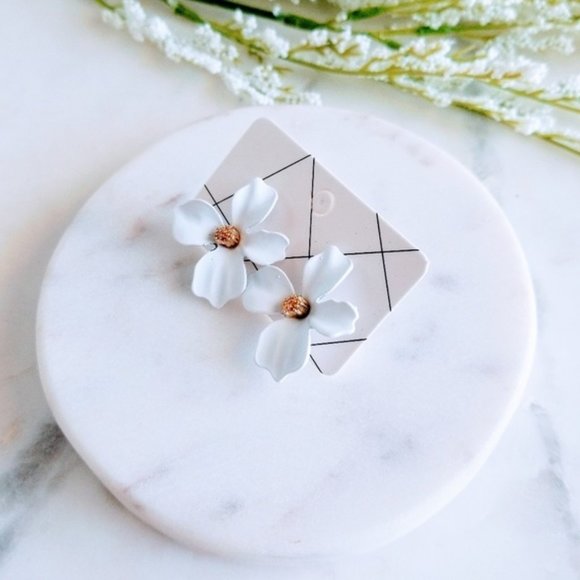 5 for $25 White Flower Statement Earrings - Picture 3 of 6